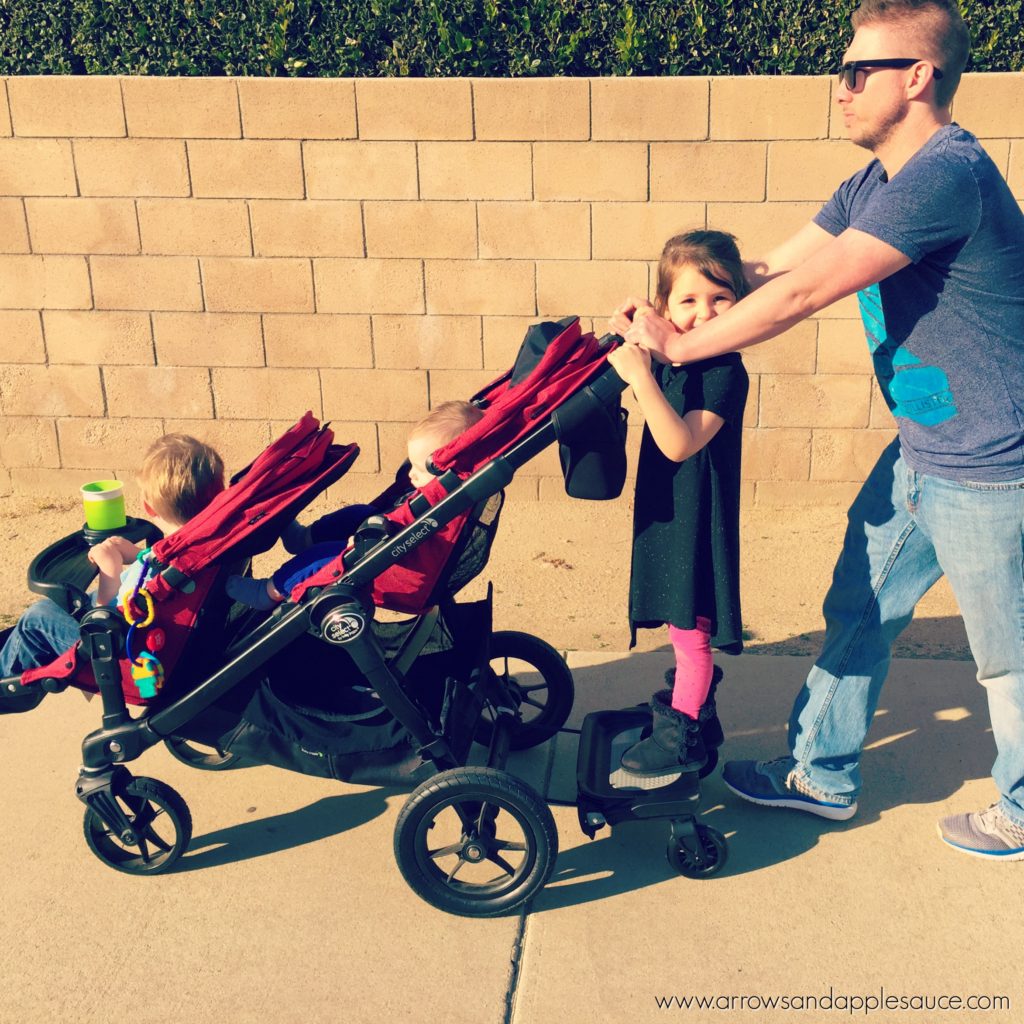 A family walk is the perfect way to spend a Summer evening. Click to read my top five tips for enjoying your family walk with toddler. Plus, enjoy a FREE printable nature scavenger hunt game. #naturewalk #familytime #toddleractivities #Summerfun #kidssummeractivities #familysummeractivities #summertime #outdoorkidsactivities #scavengerhunt