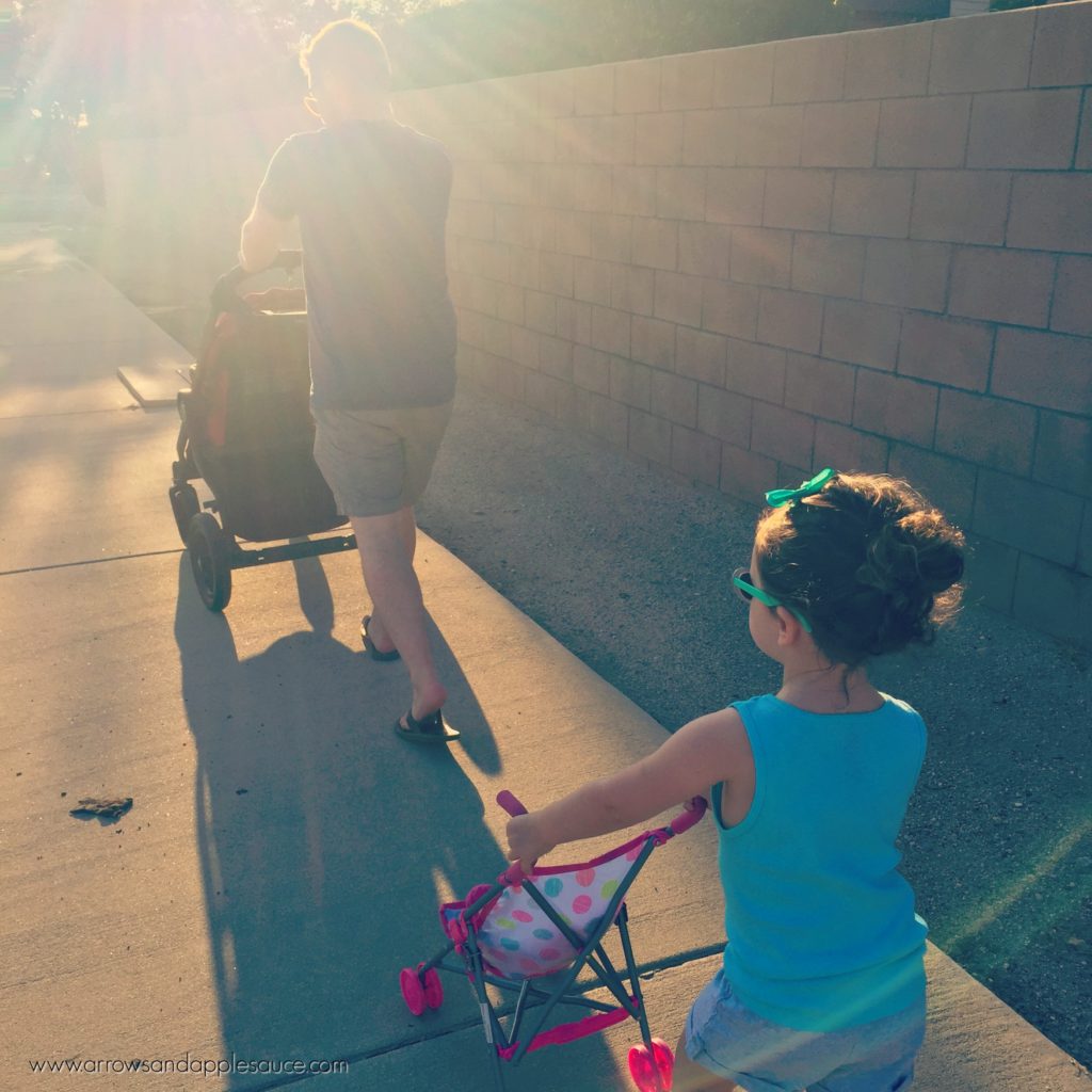 A family walk is the perfect way to spend a Summer evening. Click to read my top five tips for enjoying your family walk with toddler. Plus, enjoy a FREE printable nature scavenger hunt game. #naturewalk #familytime #toddleractivities #Summerfun #kidssummeractivities #familysummeractivities #summertime #outdoorkidsactivities #scavengerhunt
