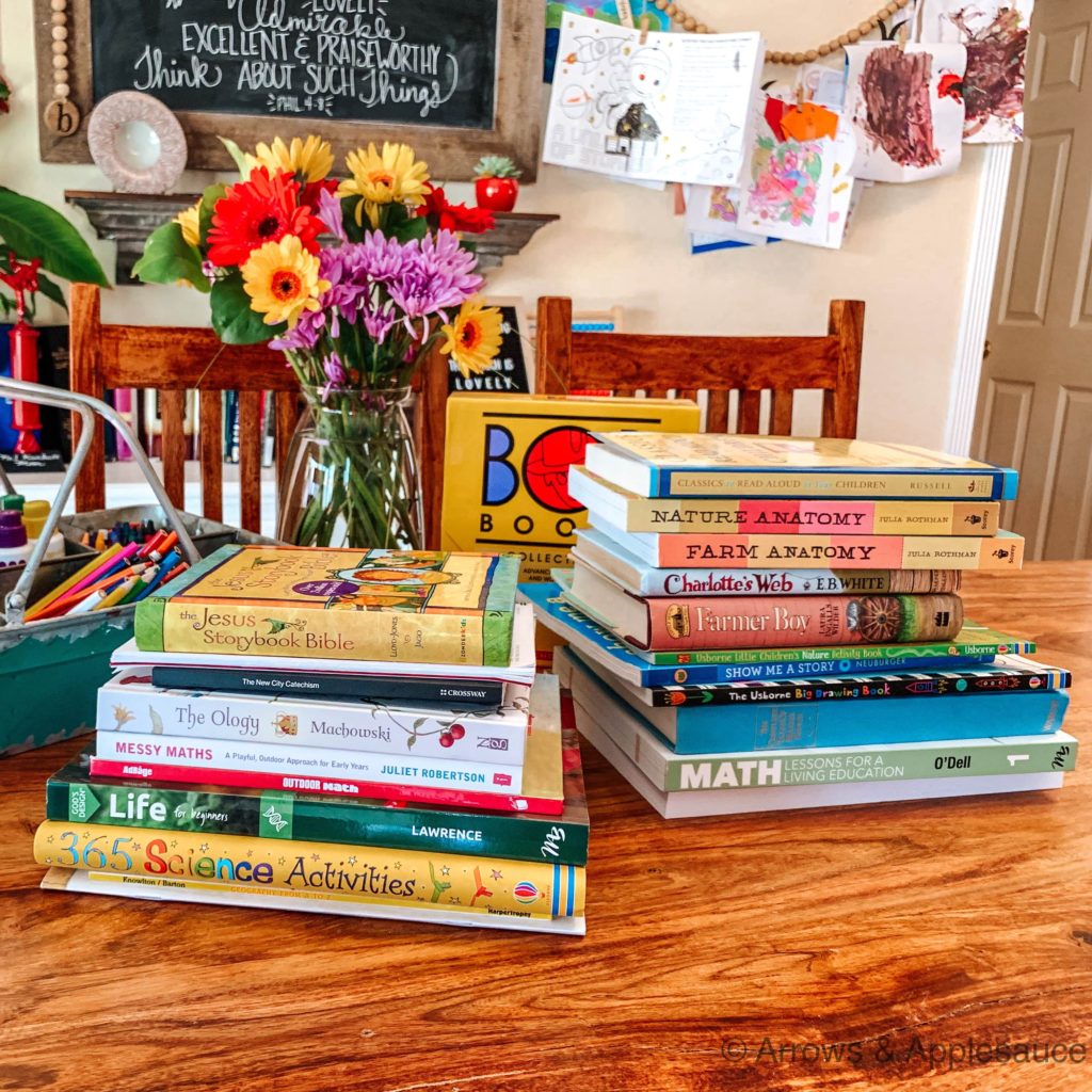 We're homeschooling a preschooler and a kindergartener this year! I'm so excited to share our 2019-20 preschool and kindergarten curriculum picks with you! #homeschoolkindergarten #homeschoolpreschool #kindergartencurriculum #PreschoolActivities #Kidsbooks #KindergartenActivities #homeschoolfamily #kindergartenmath #kindergartenscience #learningtoread #teachingreading #kidsBiblecurriculum #Bibleforkids #Busybinderideas